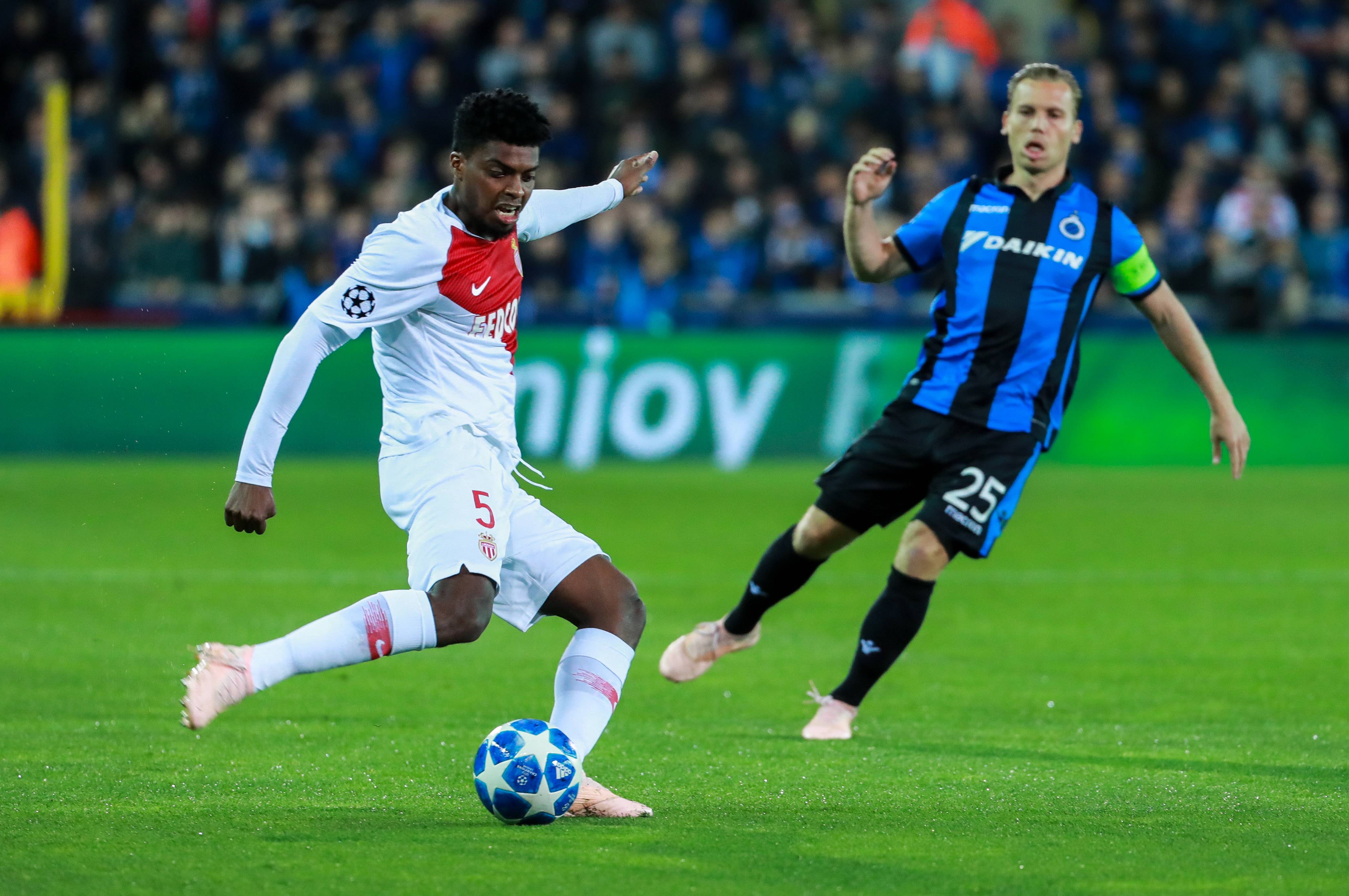 包含赛后上海海港战术微调：欧冠节点到来，压力陡增，赛程密集仍需轮换的词条