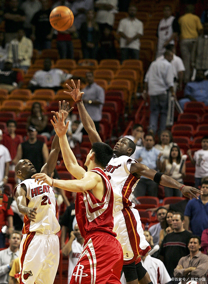 包含休斯敦火箭发布备战花絮，清晨战术微调，欧冠任务艰巨，年轻球员得到机会的词条